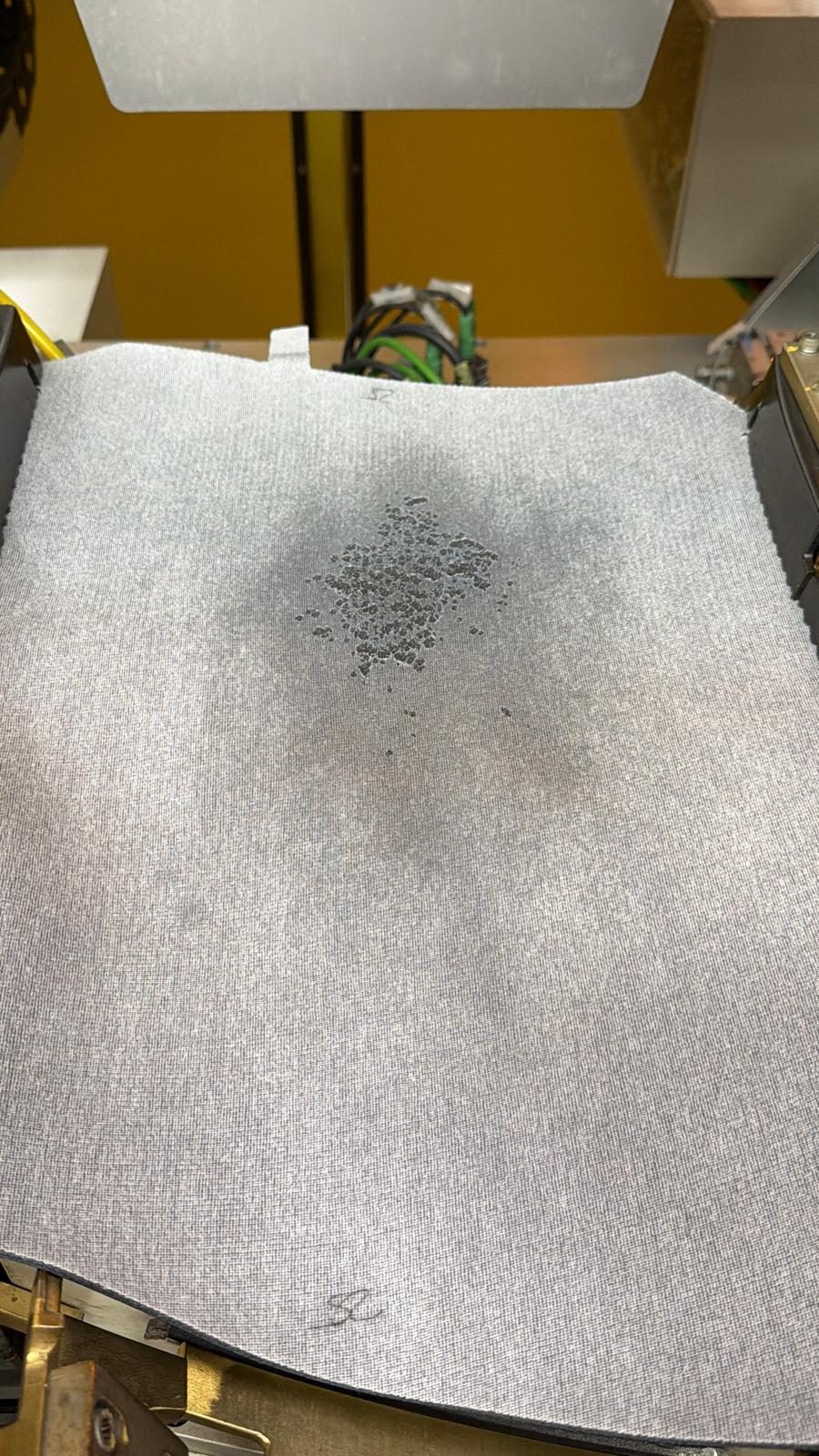Klebstoffauftrag auf dem Textil
